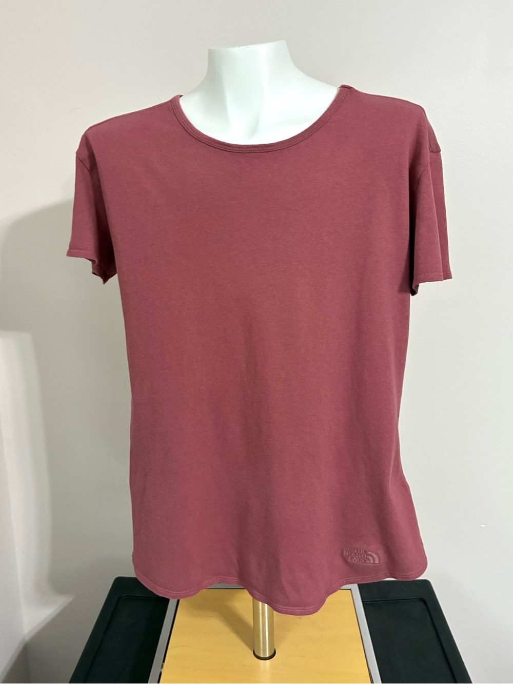 The North Face Women’s Short Sleeve Crew Tee in Dusty Rose Size Small
